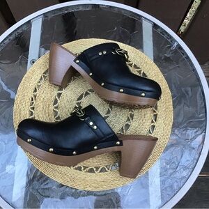 Black BareTraps Clogs with Gold Accents, Faux Wood Heel, SZ 7.5